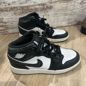 Jordan 1 Mid  Kids Black and White Sneakers